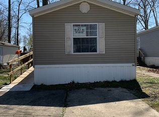 56 Lakewood Manor Dr, Effingham, IL 62401