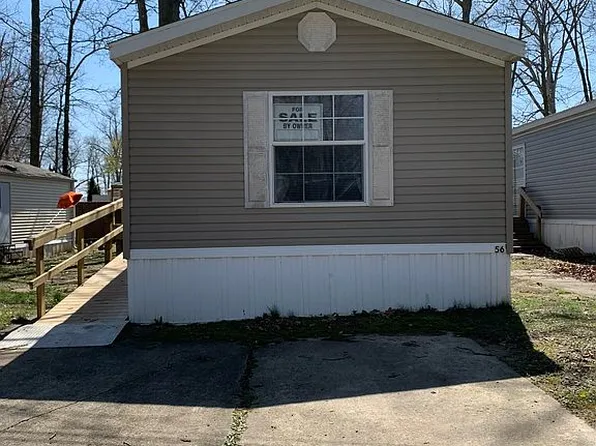 56 Lakewood Manor Dr, Effingham, IL 62401