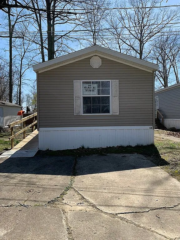 56 Lakewood Manor Dr photo 1