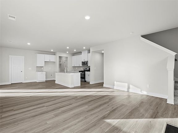 5th image of 301 Lorca Dr