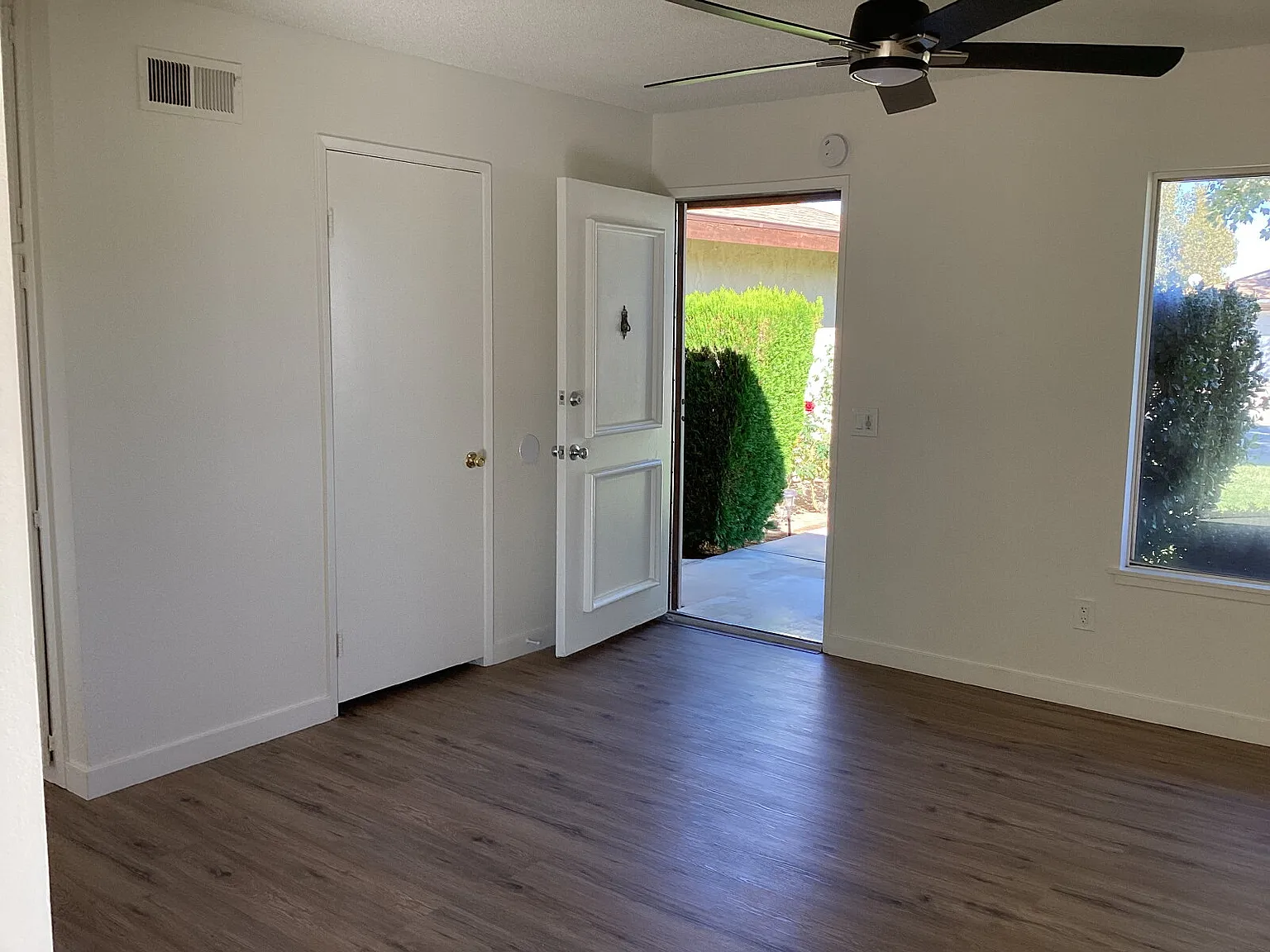 3 bed, 1.0 bath, 960 sqft, $2,600 — Photo 2