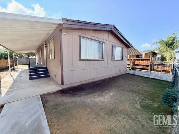 146 W 11th Pl, Delano, CA 93215