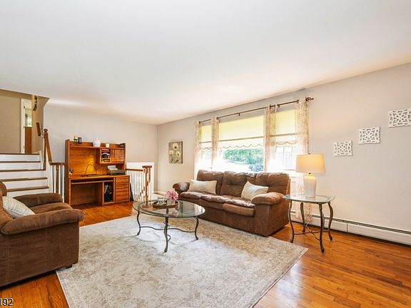 5th image of 27 Dewey Dr