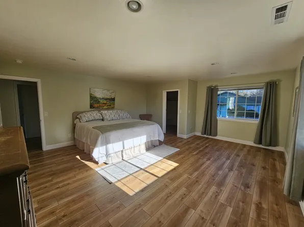 817 Easy St APT 5, Brookings, OR 97415