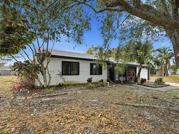 3rd image of 2080 SE Triumph Road