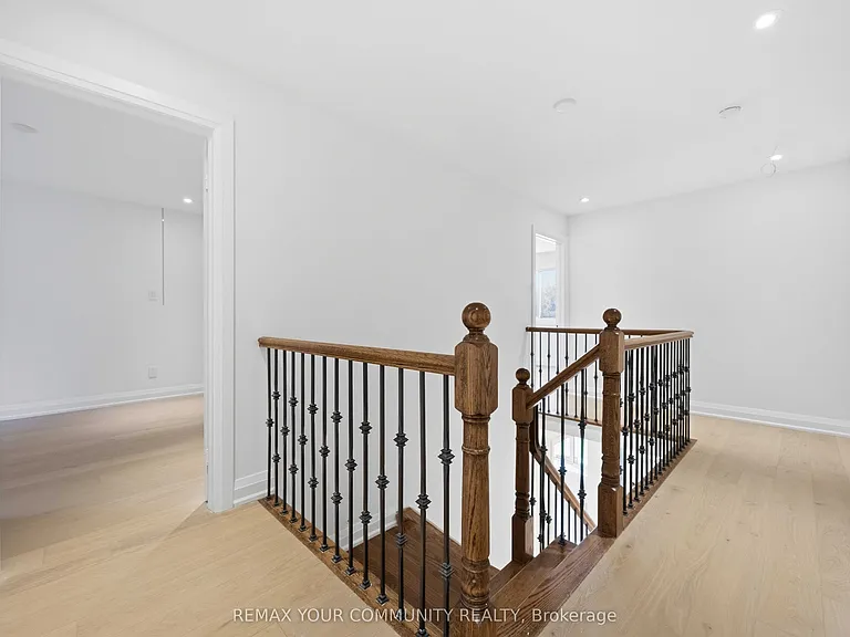 251 Osmond Cres — Photo 23