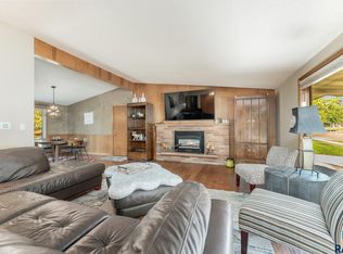 2605 S Arcadia Rd, Sioux Falls, SD 57105