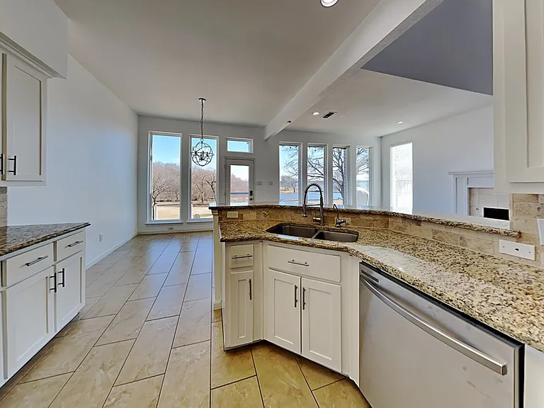 4322 Duck Pond Ln — Photo 9