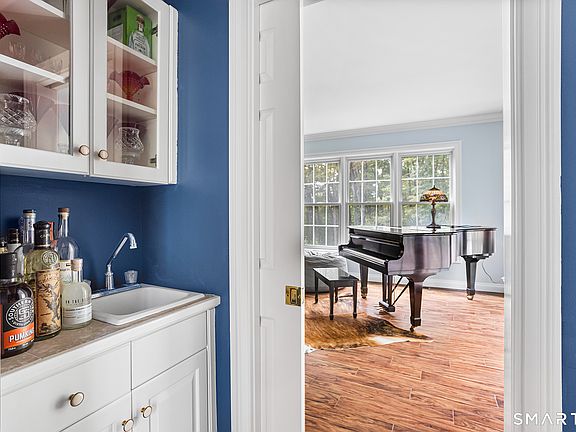 5th image of 275 Talcott Notch Road