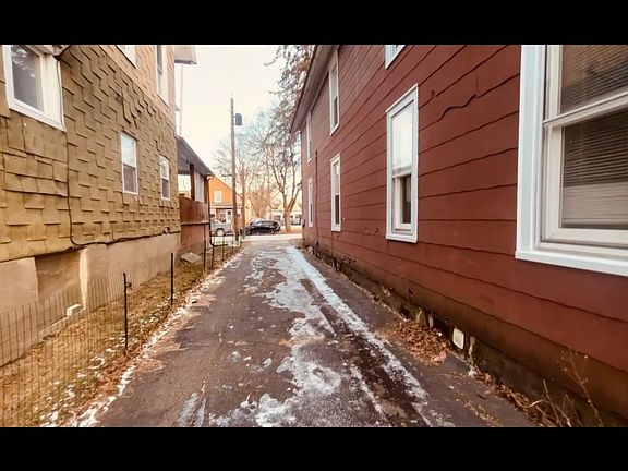 3rd image of 197 Oak St