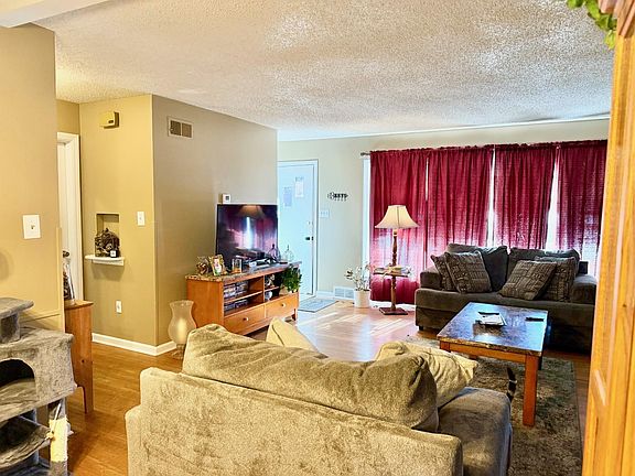 3rd image of 317/319 E 17th St