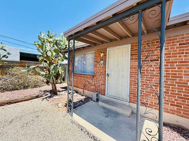 2120 N Treat Ave — Photo 4