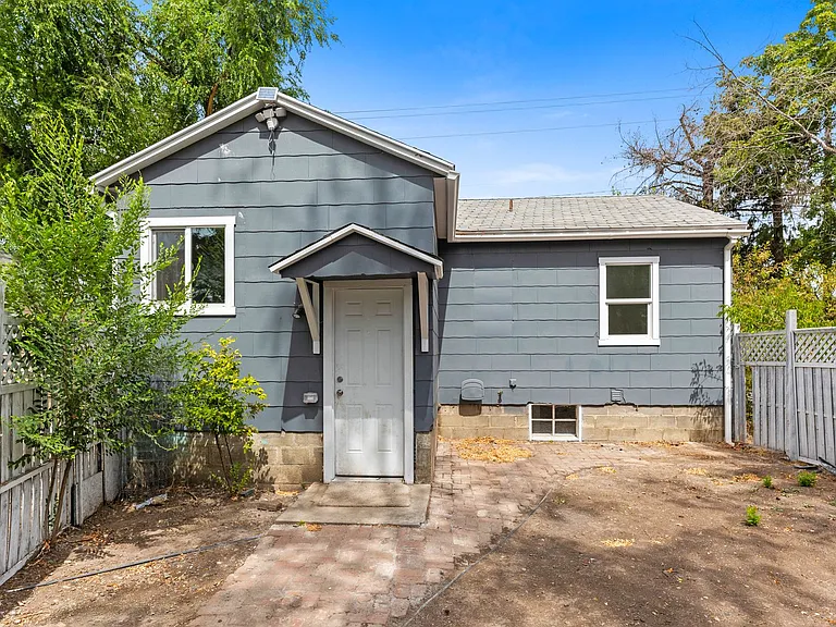 8004 E Broadway Ave — Photo 31