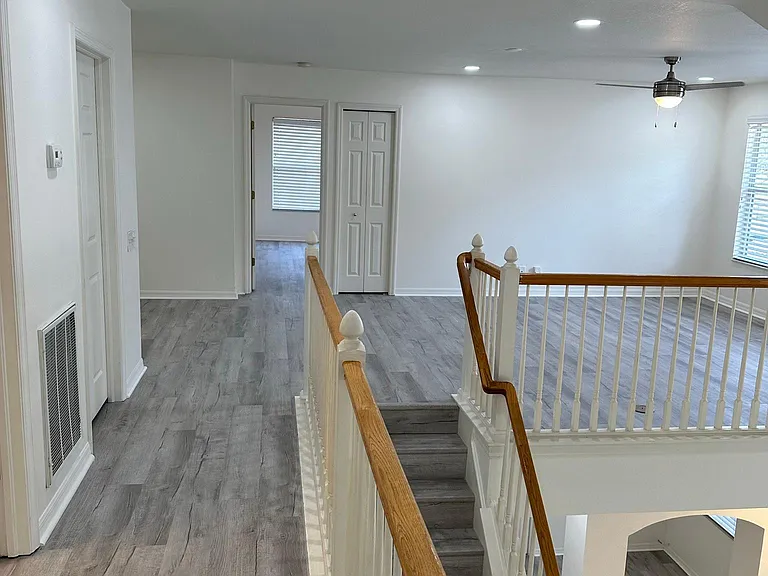 3303 Covered Bridge Dr E — Photo 23