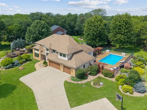 32335 Wildwood Dr, Adel, IA 50003