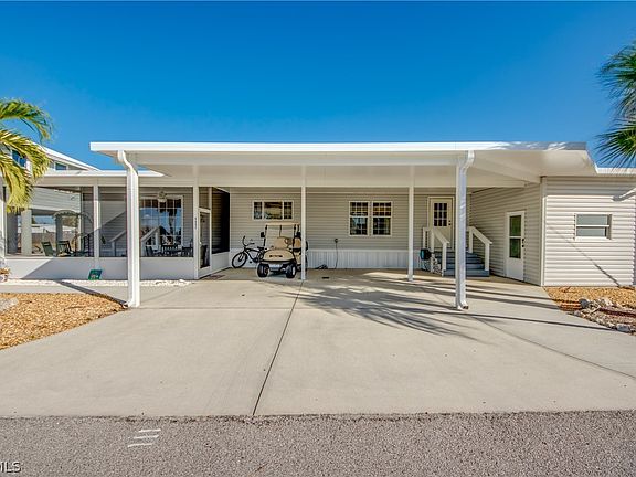 3rd image of 4892 Gulfgate Ln