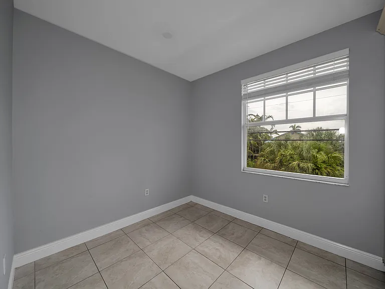 219 N L St #108 — Photo 22