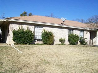 122 Woodland Dr, Burleson, TX 76028