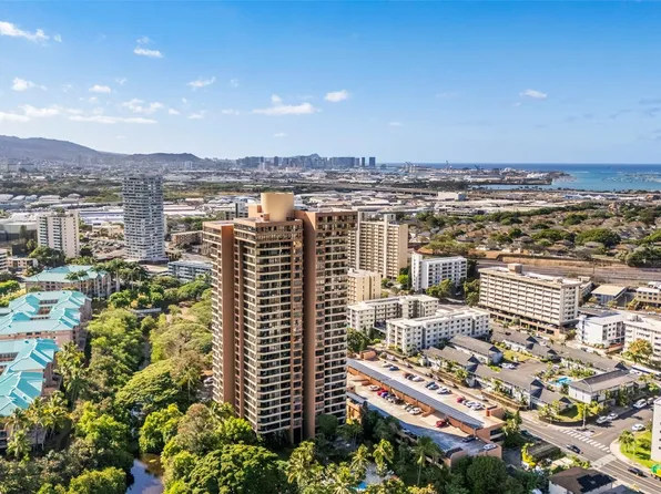 5333 Likini St APT 1105, Honolulu, HI 96818