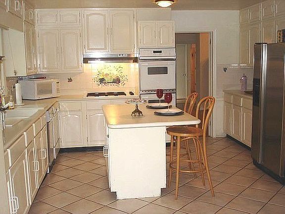 Chef's keeping room kitchen with solid surface. Love cooking with gas.