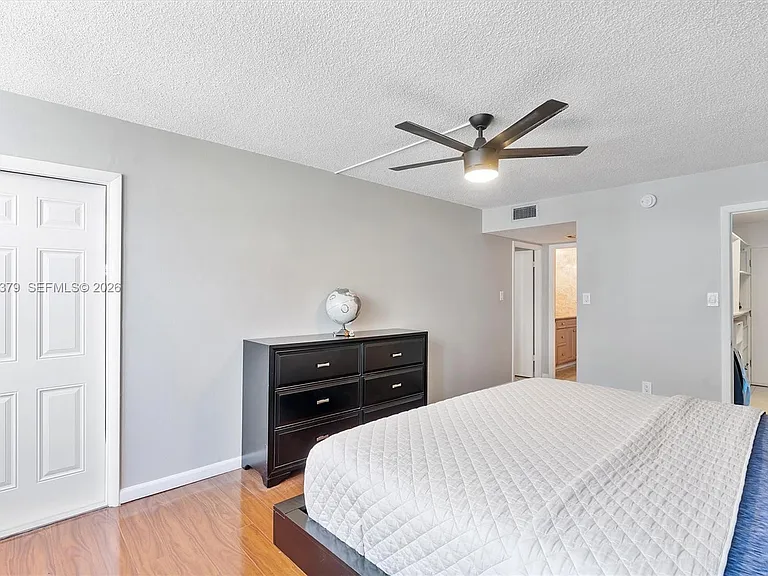 18031 Biscayne Blvd #1401 — Photo 28