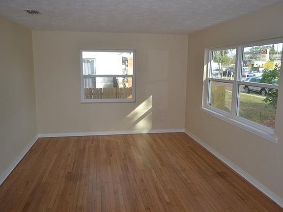 3rd image of 4943 5th Ave S