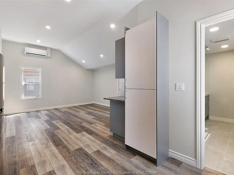 1069 Marentette Ave #UPPER — Photo 18
