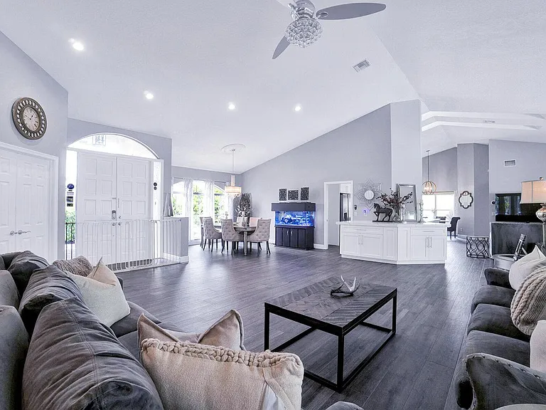 1350 Longlea Ter — Photo 23