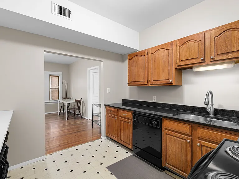 6010 Waterman Blvd — Photo 9