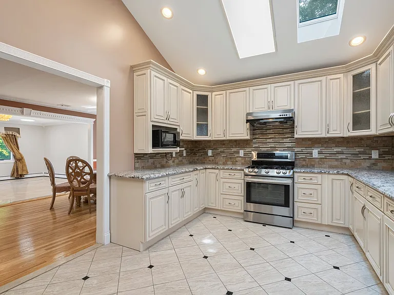 25 Cleveland Ave — Photo 7