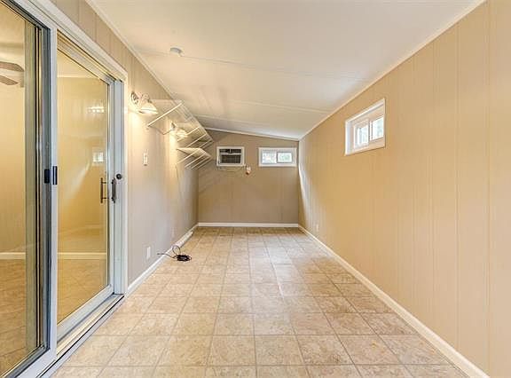 3rd image of 4205 Beauty Ln