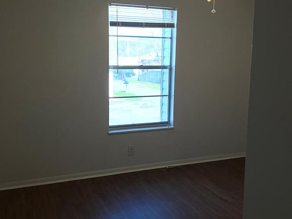 3rd image of 3302 Tazewell Pike APT B5