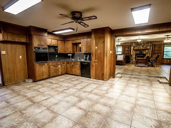 2nd image of 405 Hagemeier St