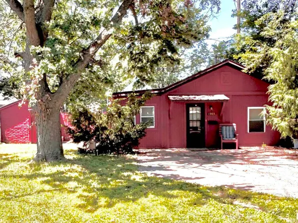 1305 S 8th St, Pekin, IL 61554