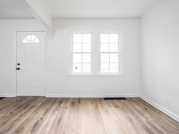 5th image of 3826 Creston Dr