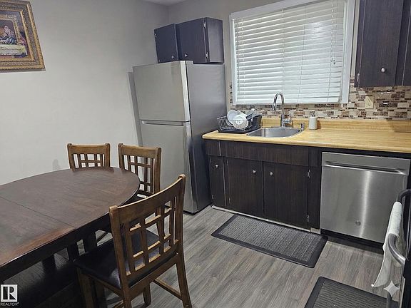 3rd image of 223 Kaskitayo Ct NW