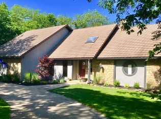 1518 S Lakestone Dr, Olathe, KS 66061