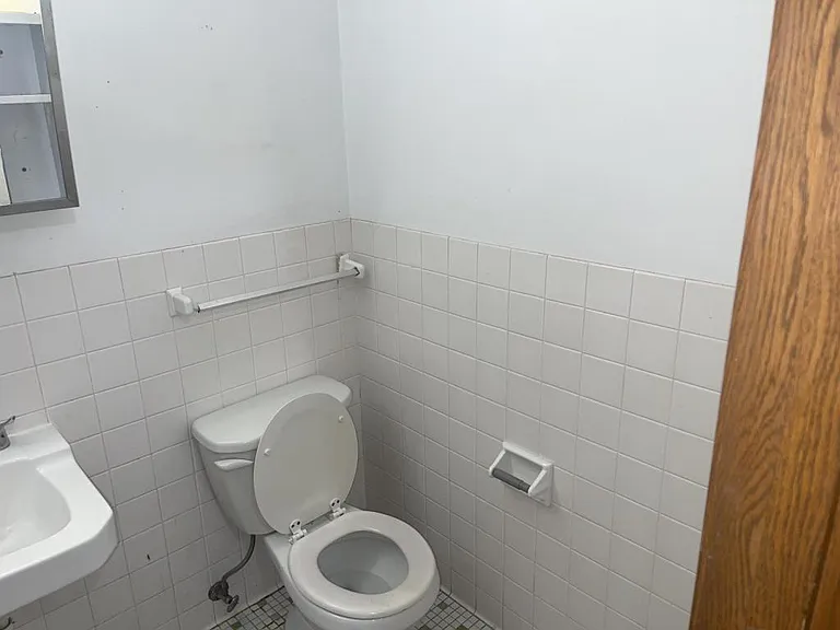 2630 Chicago Ave — Photo 4
