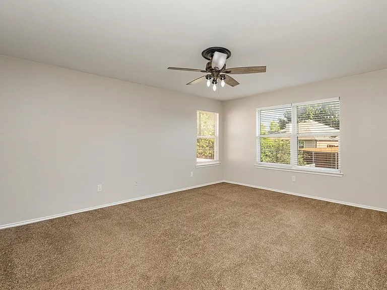 1121 Charlotte Dr — Photo 14