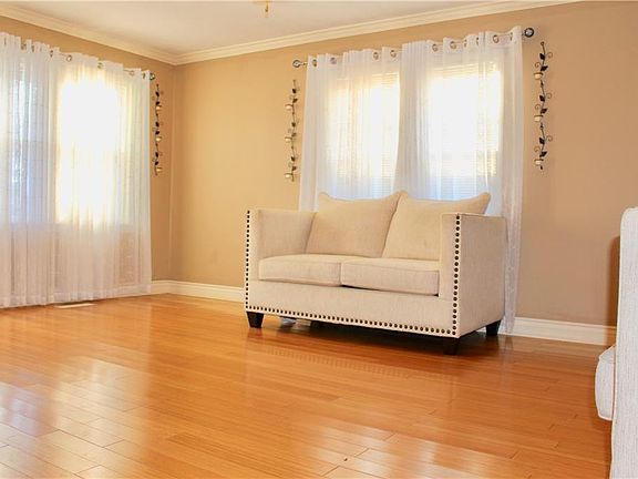 3rd image of 1505 W Broadway Ave