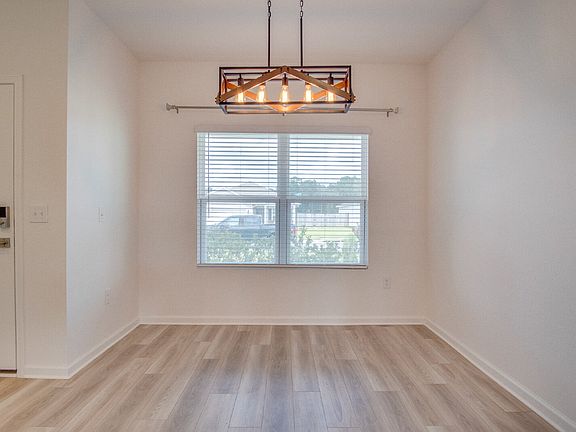 5th image of 6625 Sun Tree Cir