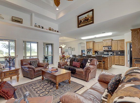 4th image of 64 Bethpage Dr