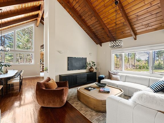 5th image of 40 Hobbs Brook Rd