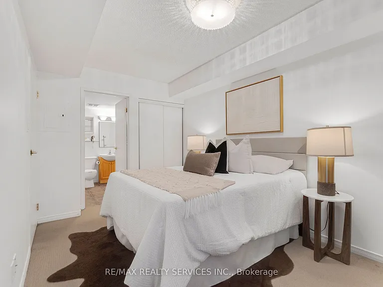 38 Western Battery Rd #632 — Photo 12