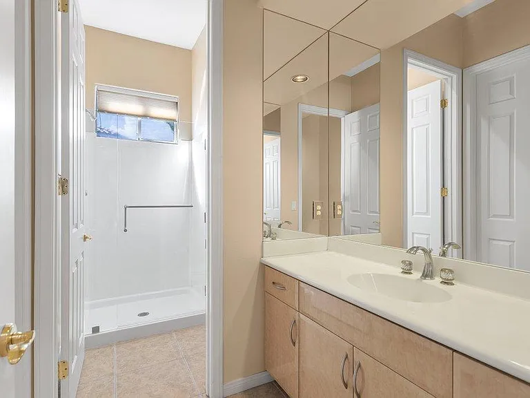 8 Macbeth Ct — Photo 27