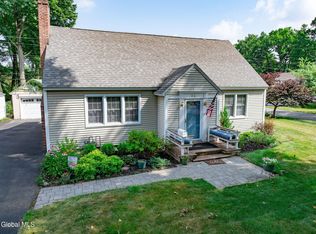 24 Greenleaf Dr, Delmar, NY 12054