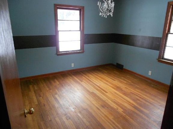 4th image of 5125 NW Division Ave