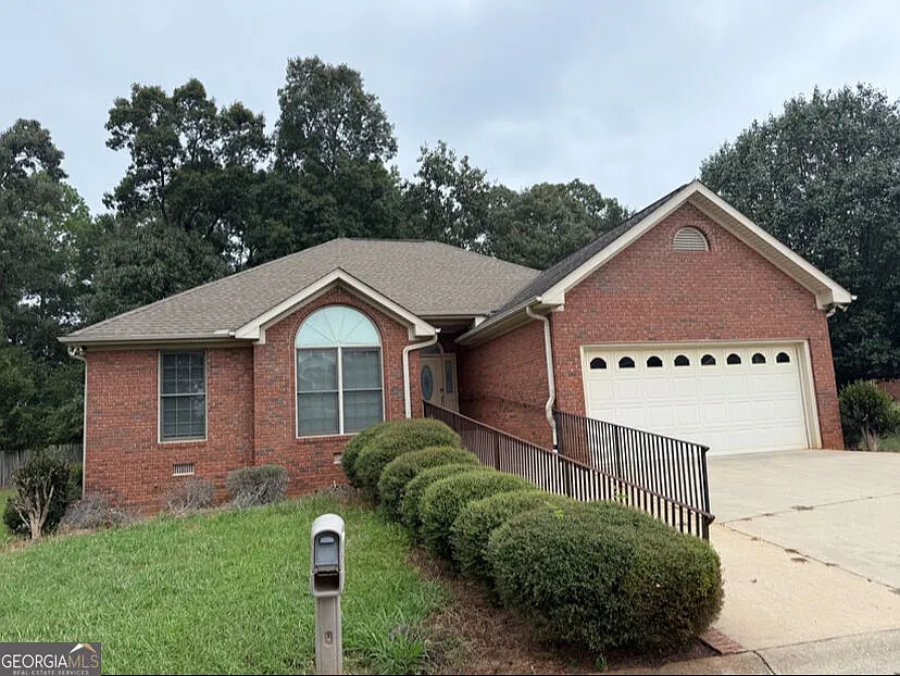 3 bed, 2.0 bath, 1556 sqft, $2,300 — Photo 1
