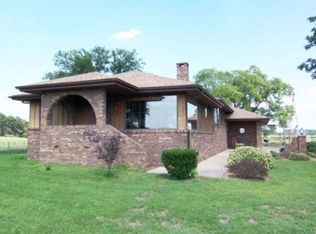 8664 Armbrust Rd, Manito, IL 61546