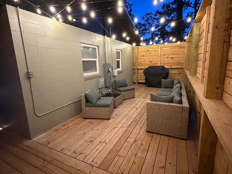 742 Parklawn Ct — Photo 3